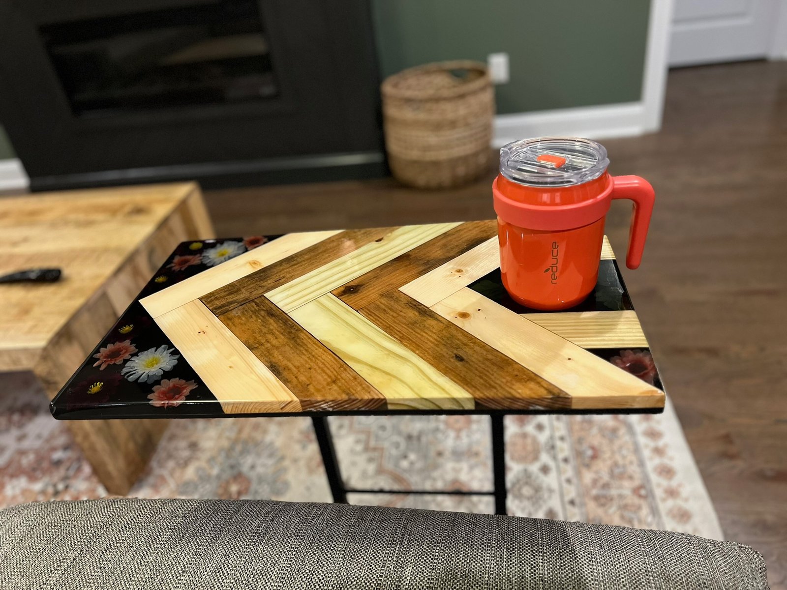 Designer TV Dinner Tray w/cup holder - Image 4